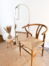 Charger l&#39;image dans la galerie, Chaise Illi en bois massif de Noyer &amp; assise en cordelette naturelle - Ma déco d&#39;ailleurs
