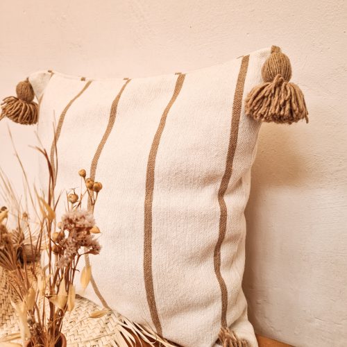 COUSSIN A POMPONS -BLANC & BEIGE - Ma déco d'ailleurs