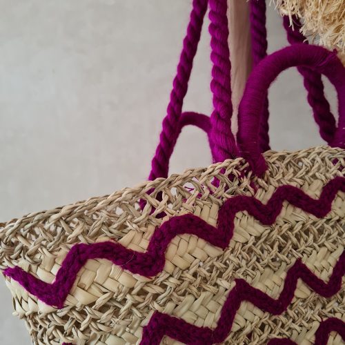 PANIER BRODÉ FUSHIA - Ma déco d'ailleurs