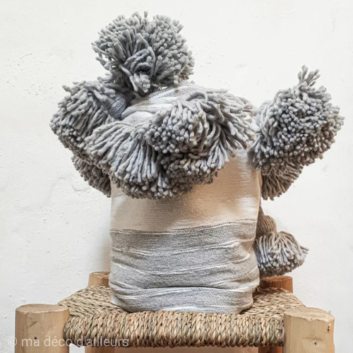 PLAID POMPONS GRIS ET BLANC - Ma déco d'ailleurs