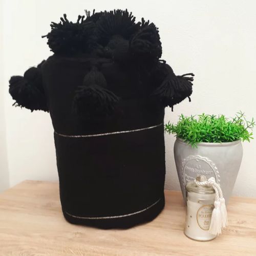 PLAID POMPONS NOIR - Ma déco d'ailleurs